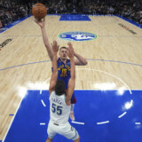 Denver na Minesotine trojke u poslednjem minutu izdržao preko slobodnih bacanja 8