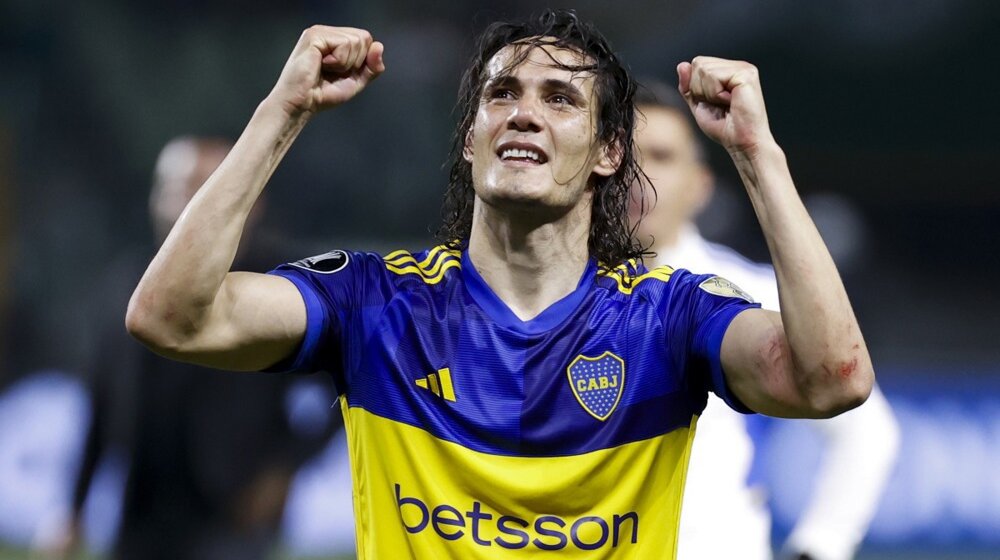 Matador sa "makazicama": Kavani ponovo blista u fudbalskoj koridi (VIDEO) 1