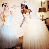 Umetničke kreacije i vizije dizajnerskog dua - Viktora i Rolfa: Otvorena izložba holandskih modnih dizajnera u minhenskom Kunsthale, koja traje do 6. oktobra 1