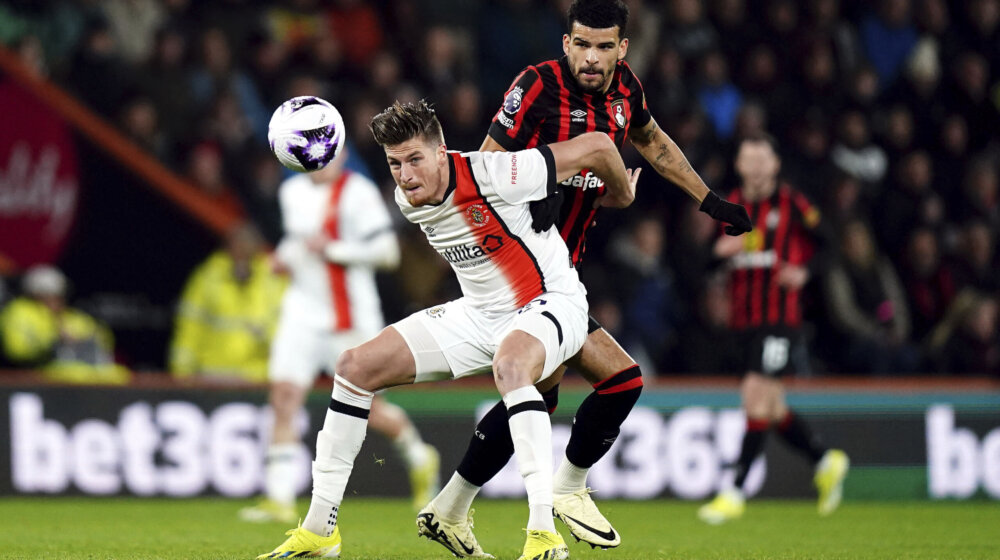 Fudbalsko vaskrsnuće od 0:3 do 4:3: Utakmica kakvu Premijer liga nije imala dve decenije (VIDEO) 1