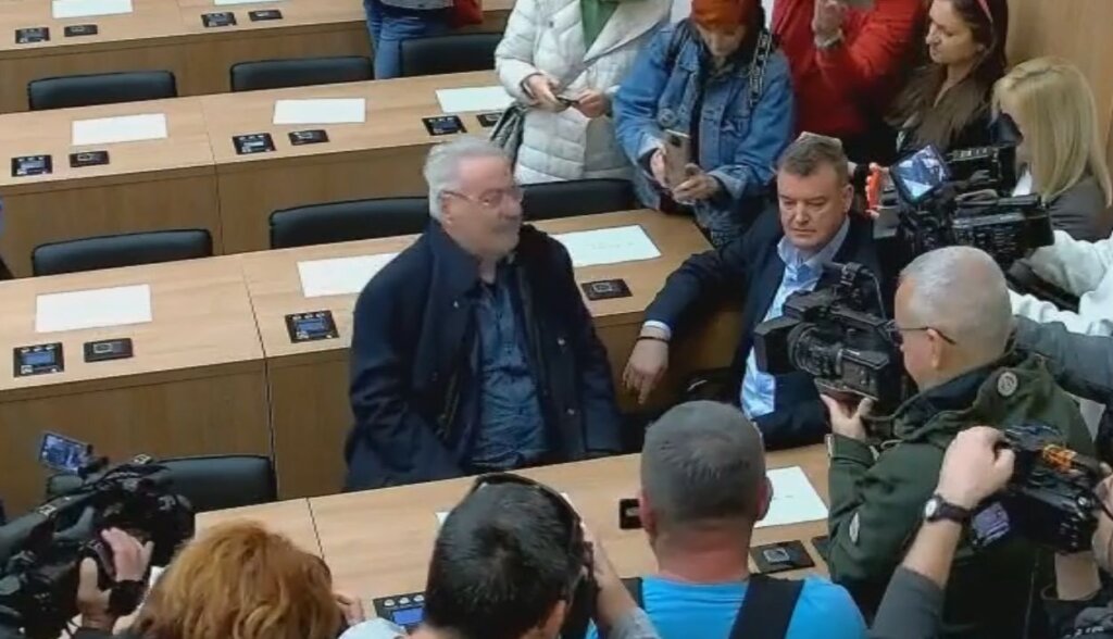 Atmosfera prilikom drugog pokušaja konstitutivne sednice Skupštine Beograda (FOTO/VIDEO) 7 Atmosfera prilikom drugog pokušaja konstitutivne sednice Skupštine Beograda (FOTO/VIDEO) 7