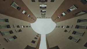 Ministarka građevinarstva, saobraćaja i infrastrukture Aleksandra Sofronijević izjavila je danas da će građani, koji iz opravdanih razloga ne stignu da prijave bespravne objekte na osnovu zakona "Svoj na svome", moći to da urade do 24. oktobra.