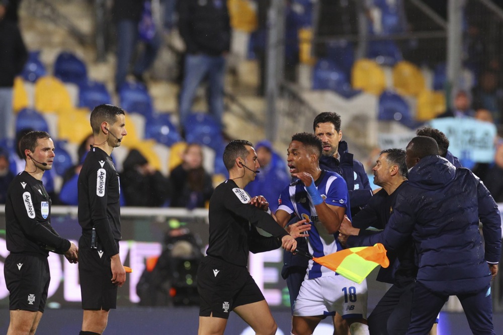 Porto izgubio u Estorilu posle 47 godina: U poraz od kobne greške golmana, crveni karton i Pepeu u džapanju sa sudijama posle meča (VIDEO) 2