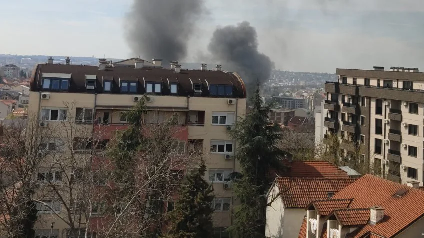 Lokalizovan požar u napuštenoj fabrici u Učiteljskom naselju u Beogradu (VIDEO) 1