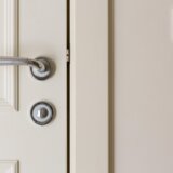 Sve više ljudi omotava foliju oko brave na ulaznim vratima- ovo je razlog 2