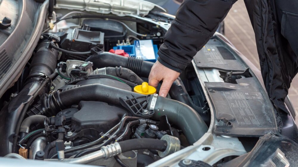 Zašto nikada ne bi trebalo da prekoračite preporučeni nivo ulja u automobilu? 1