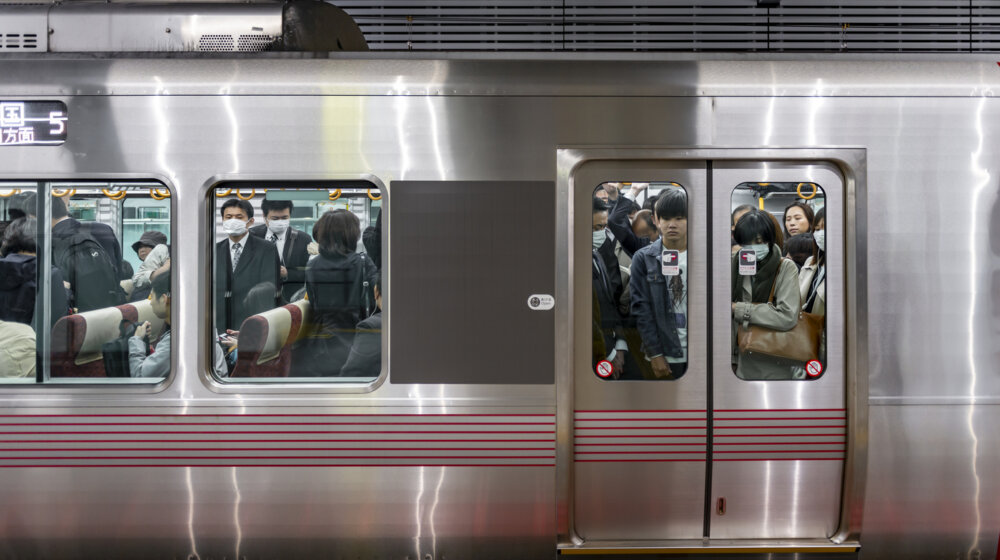 Internetom kruži snimak jutarnjeg odlaska ljudi na posao u Japanu - i prosto je neverovatan 1