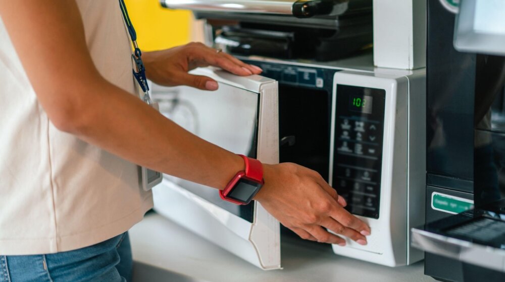Ovim namirnicama nije mesto u mikrotalasnoj: Ispuštaju toksine, mogu da se zapale ili da vas otruju 1