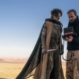 Deni Vilnev na snimanju filma "Dina: Drugi deo"