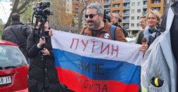 (FOTO, VIDEO) Podne protiv Putina: Kolone ispred biračkih mesta, redovi i u Beogradu 6