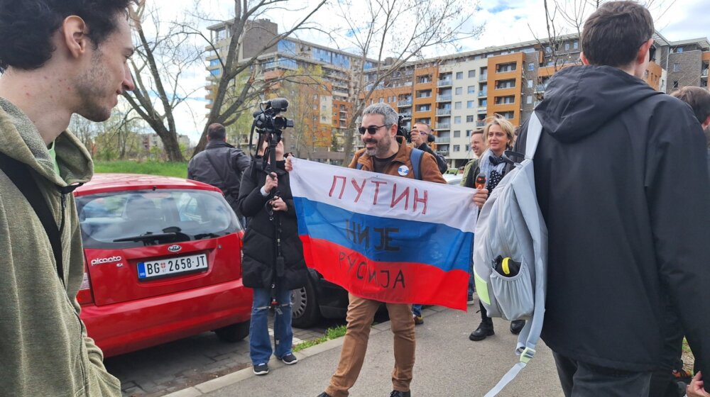 (VIDEO) Manji incident u podne na glasačkom mestu za ruske izbore u Beogradu: Reagovala policija 1