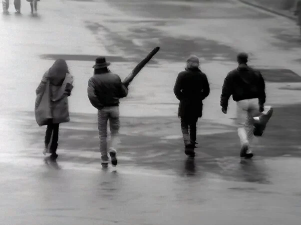 Hemfri Bogart, "Nebo nad Berlinom" i beogradski asfalt u restaurisanom spotu pesme "Par godina za nas" EKV (VIDEO) 1