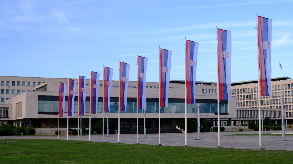 Lopovi upali u SIV i ukrali 43.000 državnog ordenja: Osam osoba uhapšeno, za dve se traga 1