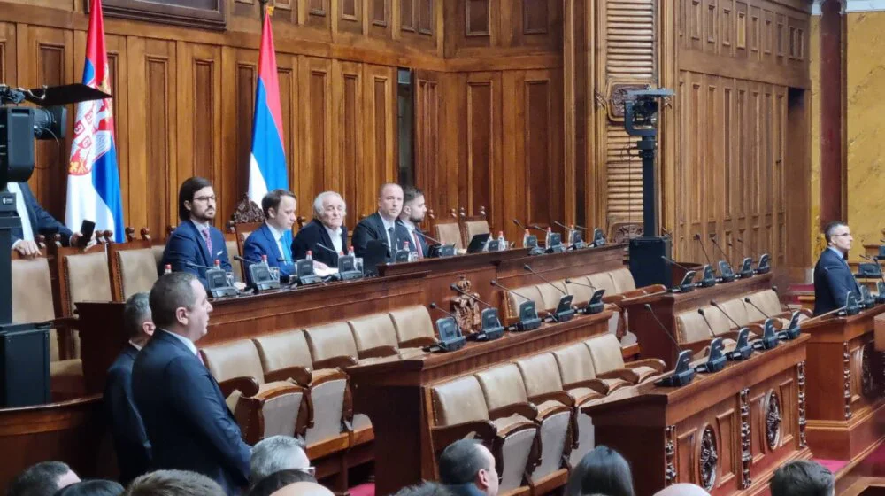 (FOTO/VIDEO) Kako izgleda sednica na kojoj se bira Brnabić: Predsedava i Marko Milošević 1