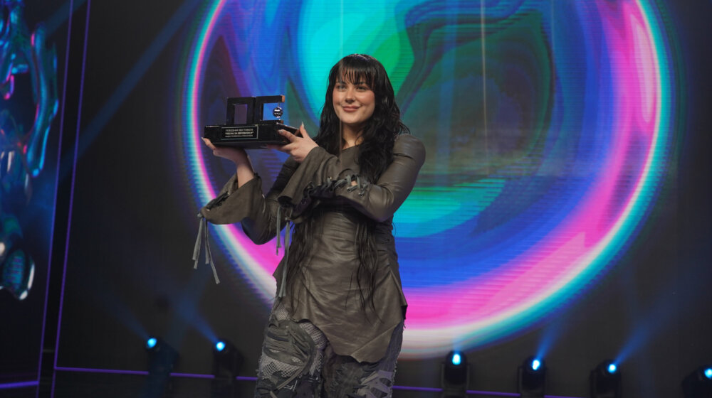 "Breskvica bi mogla da predstavlja i Albaniju": Kako je izbor pesme za Evroviziju postalo pitanje od nacionalnog značaja? 1