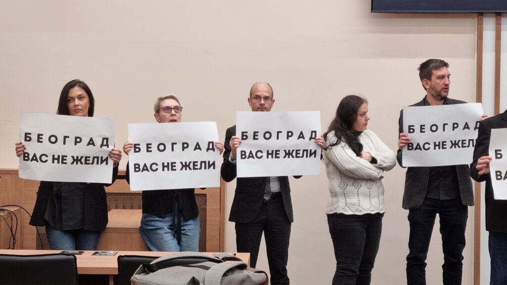 Atmosfera prilikom drugog pokušaja konstitutivne sednice Skupštine Beograda (FOTO/VIDEO) 6 Atmosfera prilikom drugog pokušaja konstitutivne sednice Skupštine Beograda (FOTO/VIDEO) 6