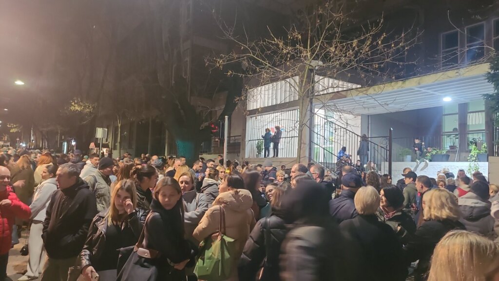 Protest dela roditelja učenika OŠ Vladislav Ribnikar: U nedostatku odgovora radikalizovaćemo protest (VIDEO,FOTO) 2