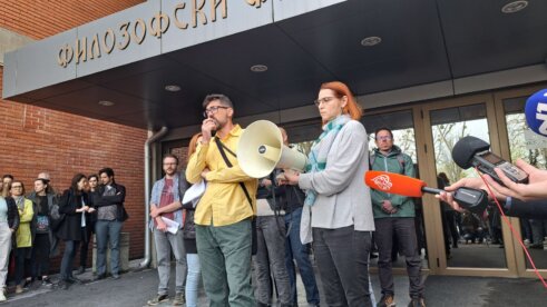 Skup podrške profesora Filozofskog fakulteta Dinku Gruhonjiću: Ovde smo jer branimo pravo čoveka na stav 12