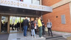 Skup podrške profesora Filozofskog fakulteta Dinku Gruhonjiću: Ovde smo jer branimo pravo čoveka na stav 9