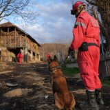 Specijalistički timovi za spasavanje iz ruševina noćas stigli u Banjsko Polje gde je nestala devojčica 8