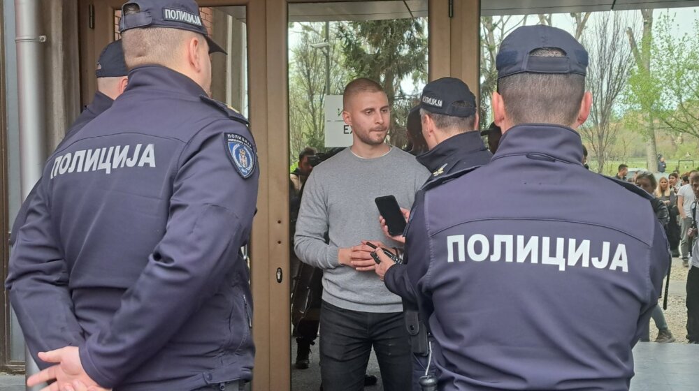 Skup profesora Filozofskog fakulteta zbog blokade u petak u podne: APV osudio "nasilni upad desničara pod vodstvom SNS" 1