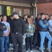 APV: Više radnika javnih preduzeća juče glumilo "zabrinute studente" tokom blokade Filozofskog fakulteta u Novom Sadu 47