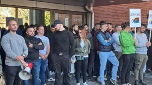 APV: Više radnika javnih preduzeća juče glumilo „zabrinute studente“ tokom blokade Filozofskog fakulteta u Novom Sadu
