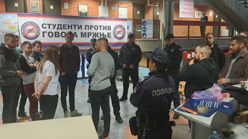 Filozofski fakultet u Novom Sadu: Deo ljudi koji blokiraju našu ustanovu nisu studenti, sa žaljenjem konstatujemo da policija i tužilaštvo nisu reagovali 29