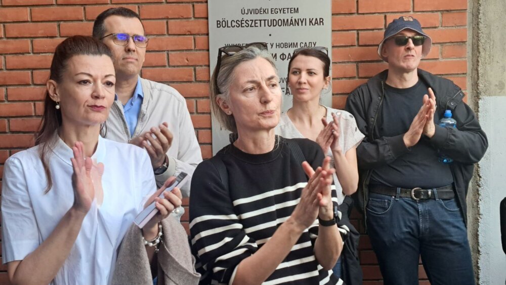 "Fakultet okupirali ljudi koji nisu studenti": Skup podrške Dinku Gruhonjiću ispred Filozofskog fakulteta (FOTO, VIDEO) 2