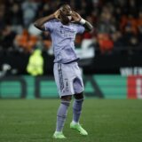 Pinokijus na Mestalji: Zašto su navijači Valensije spremili karikaturu na kojoj asu Reala Vinisijusu raste nos? 6