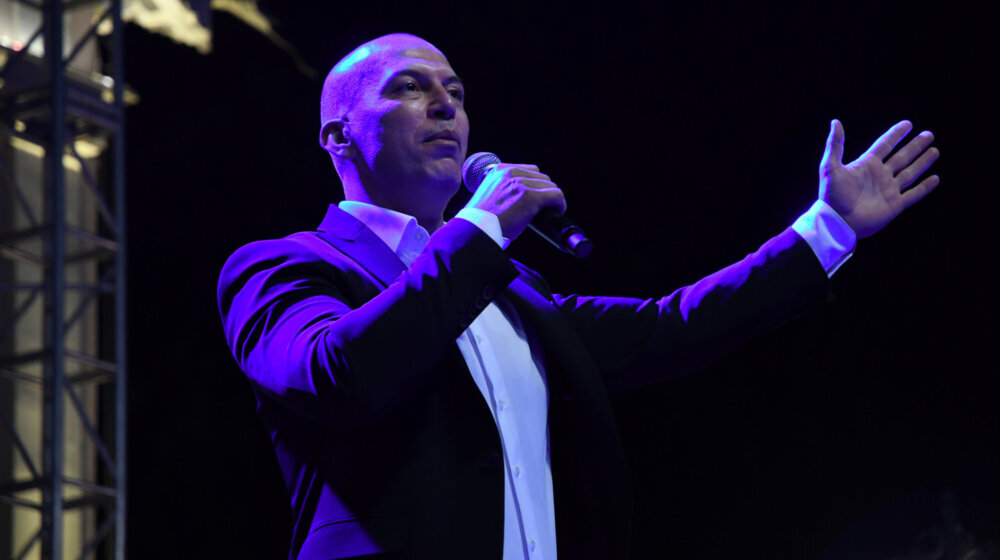 “Bezobrazni lopovi će u osvetničkom progonu sprečiti Topalka da peva”: Sagovornici Danasa o izjavi Milana Topalovića da mu otkazuju nastupe 1