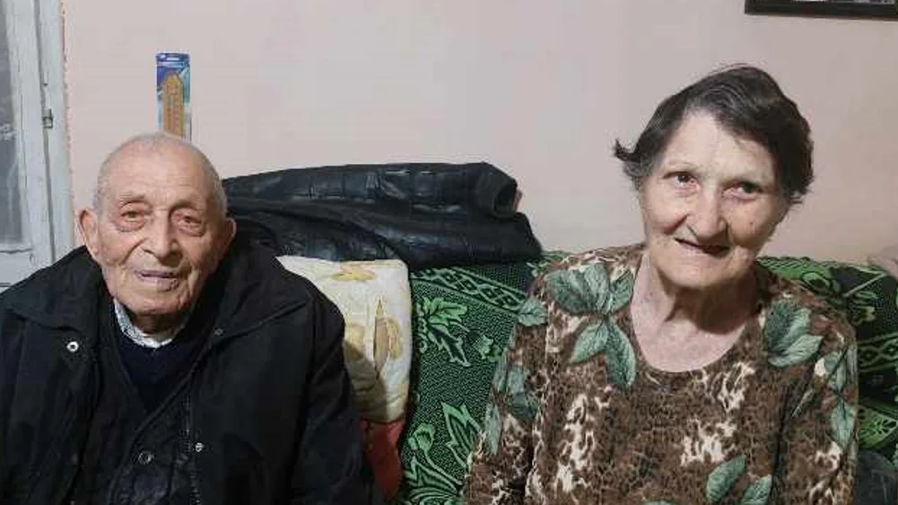 Vukosav Đorđević sa suprugom Rodio se u vreme kralja, a najbolje živeo u vreme Tita: Vukosav Đorđević iz Zaječara uskoro proslavlja 104. rođendan 2