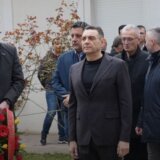 Doskorašnji direktor BIA Vulin položio venac na Miloševićev grob 7