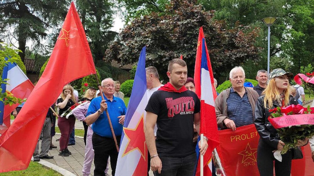 Protest SKOJ-a ispred Muzeja Jugoslavije: "Da Tito ostane, a Gangula ode" 1