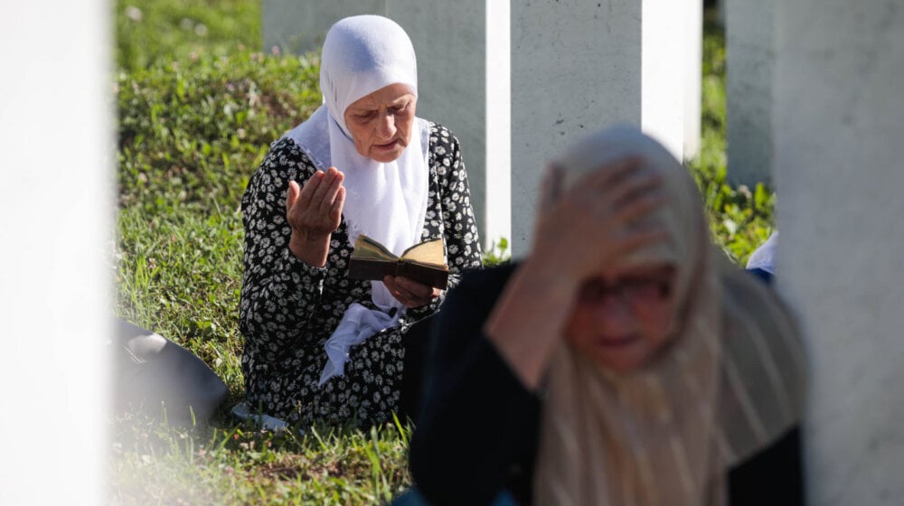 Šta Asošijeted pres piše o rezoluciji o genocidu u Srebrenici: "Srpski lideri, uključujući Vučića, plaše se da bi im moglo biti suđeno za aktivno učešće u krvoproliću" 8