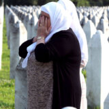 Obeležena 29. godišnjica genocida u Srebrenici: Nakon komemoracije sahranjeno 14 žrtava (FOTO, VIDEO) 3