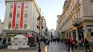 U Srbiji je u novembru ove godine registrovano 304.461 turista, što je 4,4 odsto manje nego u isto vreme 2024, a registrovano je 828.290 noćenja, odnosno 4,3 odsto manje nego u novembru prošle godine, saopštio je danas Republički zavod za statistiku (RZS).