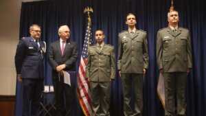 Ambasador Hil odlikovao pripadnike Vojske Srbije