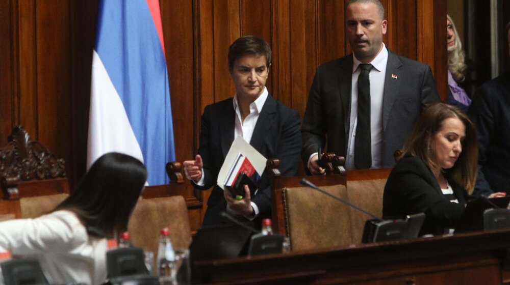 BLOG UŽIVO: Rasprava u Skupštini o spajanju izbora 2. juna: Poslanici rade i večeras, Ana Brnabić prozvala Miloša Jovanovića za seksistički govor 11