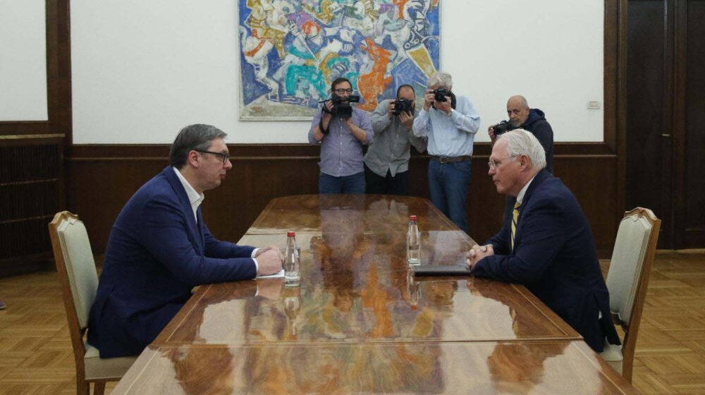 Vučić se sastao sa američkim ambasadorom Hilom 1