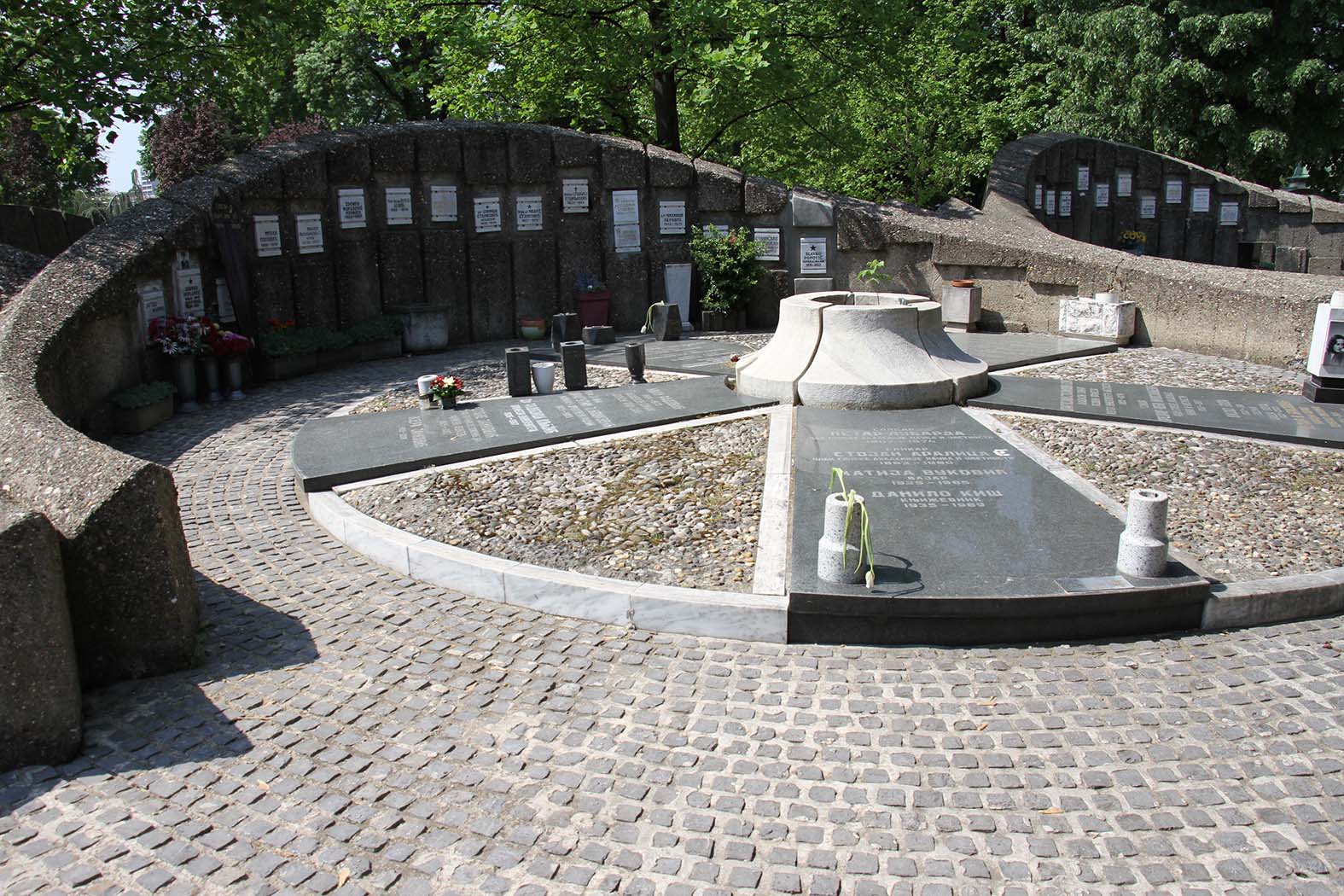 Izmenjena odluka o sahranjivanju u Aleji zaslužnih građana: Kakva je procedura i ko će odlučivati? (FOTO) 6