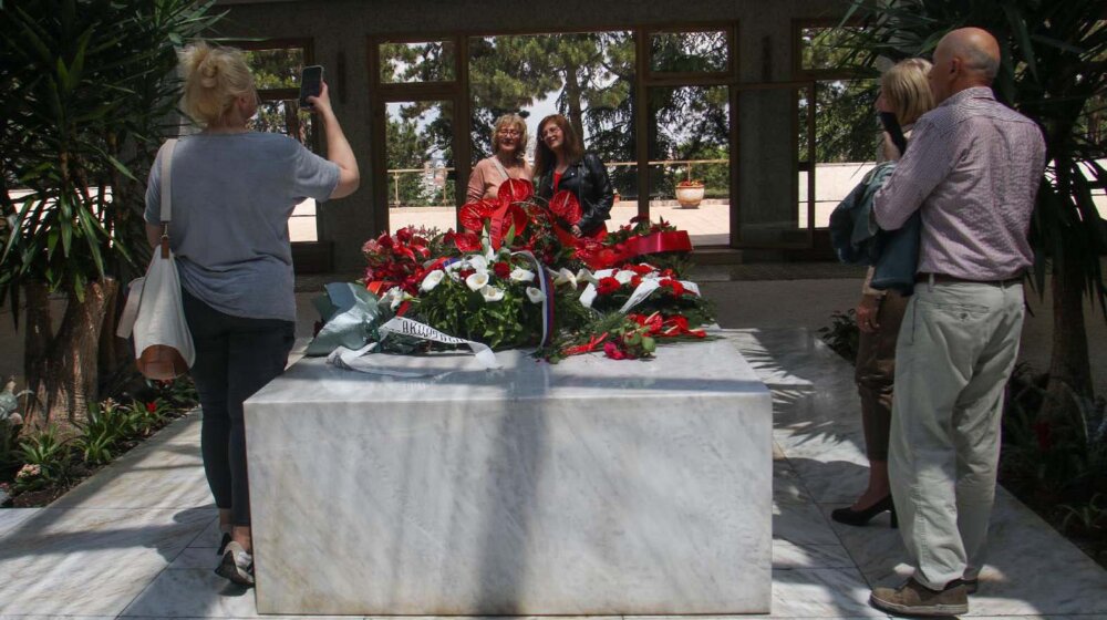 Čuvamo Tita od "mrzitelja" i vandala: Dnevnik Svetlane Broz 1