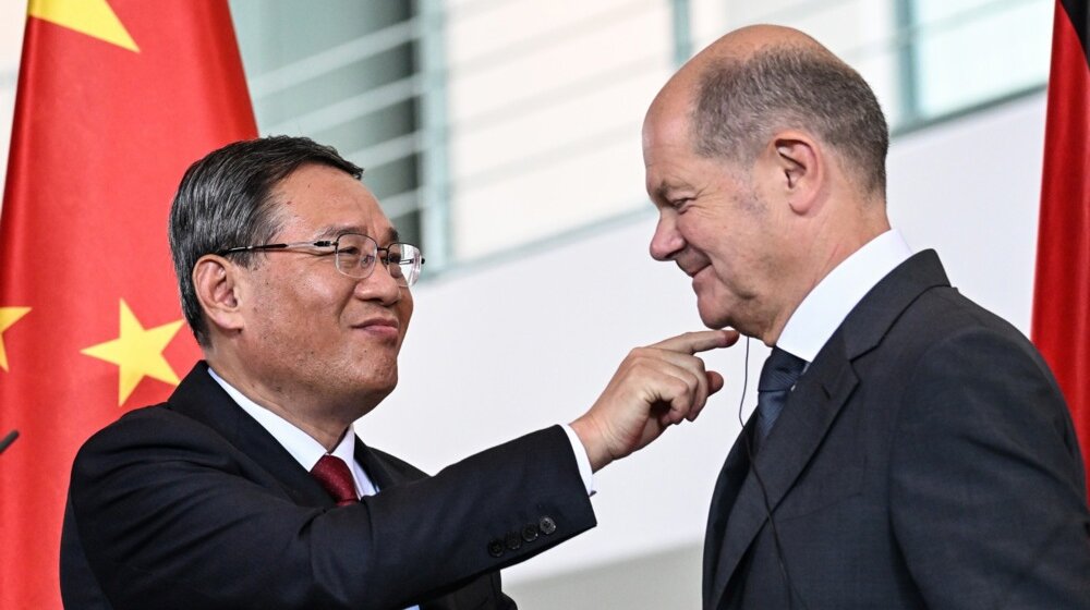 Olaf Šolc u Kini, obećava da neće plesati: Politico analizira zašto se Nemačka klanja "kineskom zmaju" 1