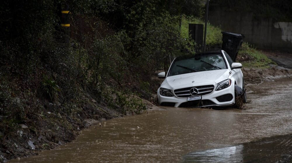 Usled jakog nevremena u Kaliforniji se odronio čuveni autoput koji ide duž obale Tihog okeana 1