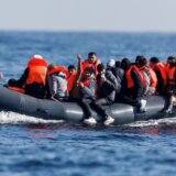 Posledica odluke Britanije da ilegalne migrante deportuje u Ruandu: Izbeglice masovno odlaze u Republiku Irsku 9
