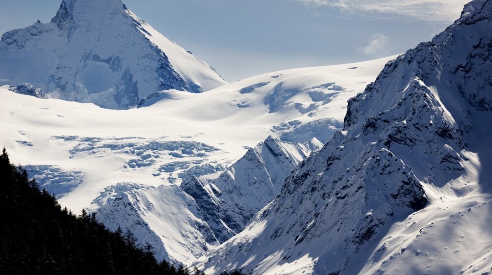 Helikopter se srušio u švajcarskim Alpima: Tri osobe poginule 1