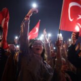 (VIDEO) „Jutro je, jutro je“ – hit i na izborima u Turskoj, na slavlju protivnika Erdogana i zastava SFRJ 6