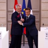 Austrijski kancelar u poseti Parizu Makronu poklonio bokserske rukavice 13