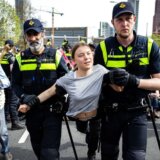 Desetine klimatskih aktivista privedeni u Hagu, među njima i Greta Turnberg 14