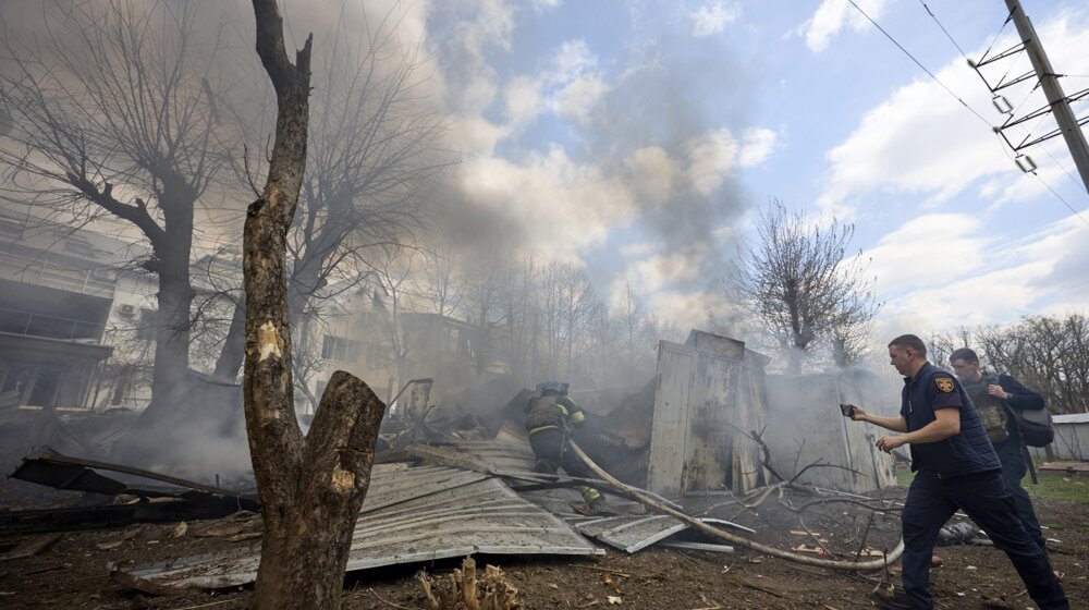 Ruske snage gađale dva energetska postrojenja na jugu Ukrajine, dve osobe ranjene 1